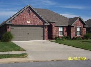 2905 S C St, Rogers, AR 72758
