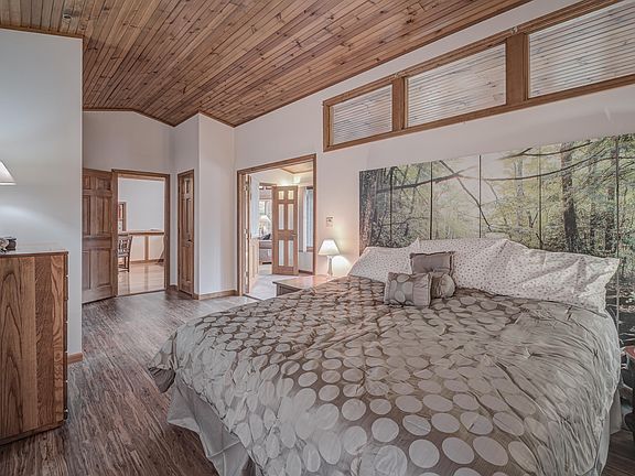 3rd image of 5270 Sand Dr