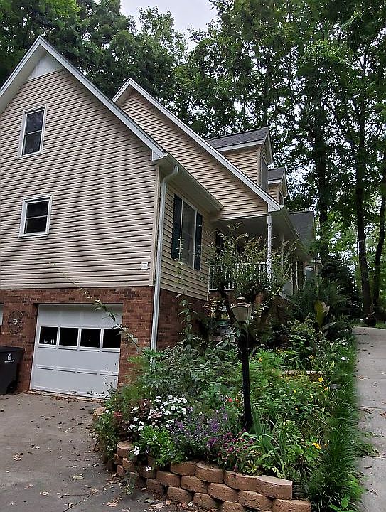 2nd image of 524 Adams Gate Rd