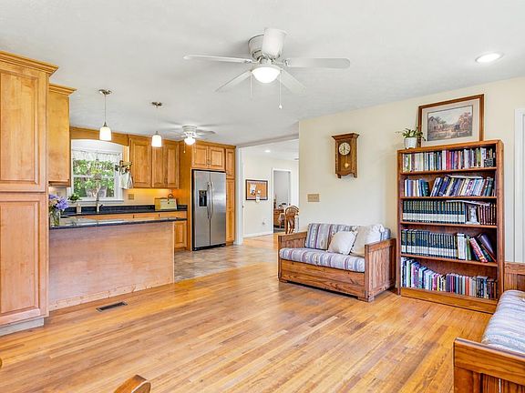 5th image of 1321 Boxwood Farm Rd