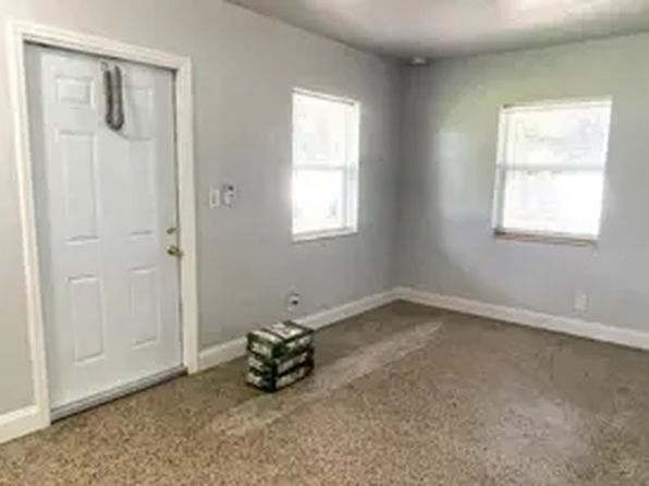 1060 SW 28th St