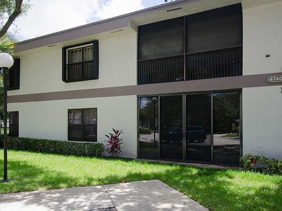 2nd image of 4742 Carambola Cir N #27123