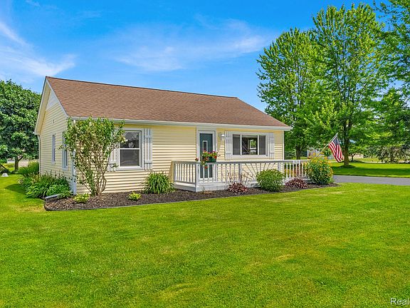 4th image of 1020 Capac Rd