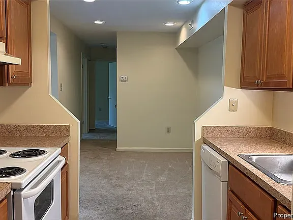 3 bed, 1071 sqft, $1,700 — Photo 4