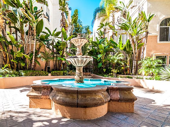 3rd image of 640 Camino De La Reina APT 1402