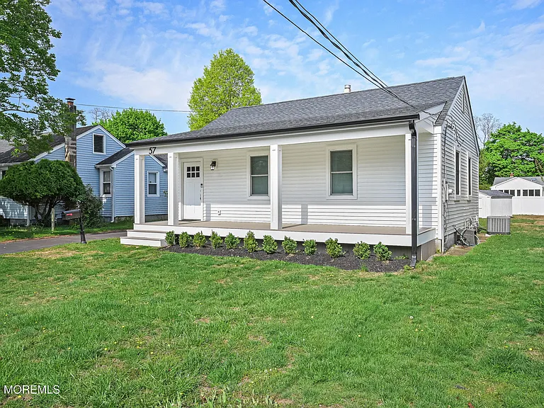 57 Villa Pl — Photo 2