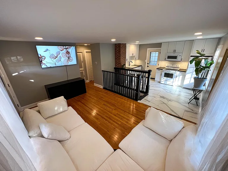 2738 Allegheny Ave — Photo 9