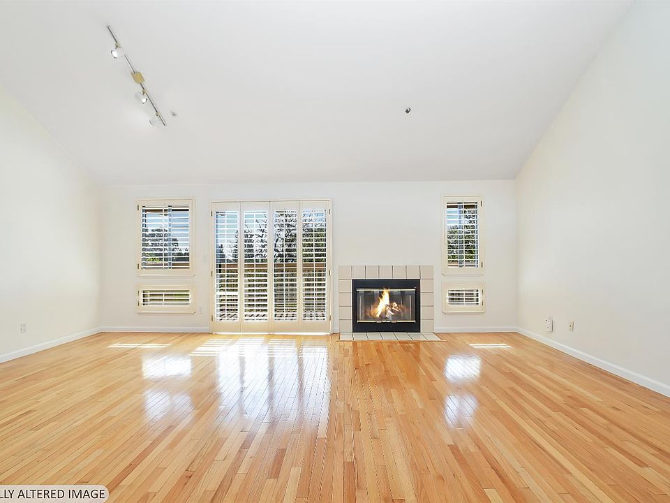 1st image of 15 KNOLL Drive