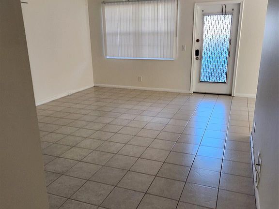 3rd image of 36 Farnham Cres #36-B