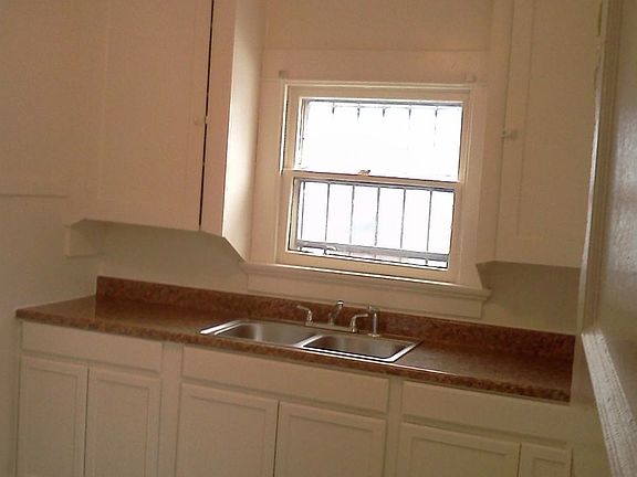 3rd image of 490 S Kilmer St