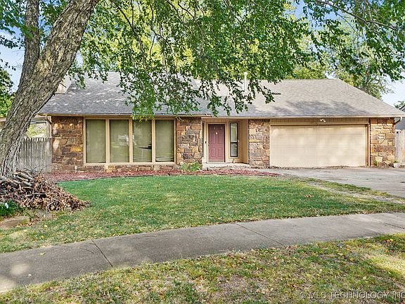 3rd image of 204 S Joshua Ave