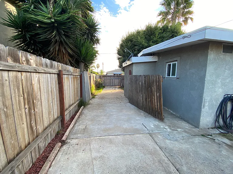 567 Florence St — Photo 4