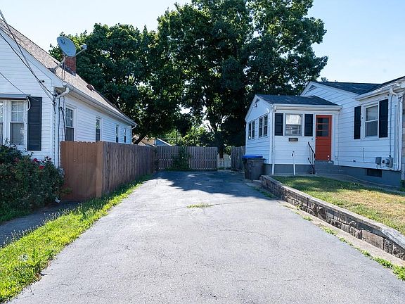 4th image of 43 Crandall St