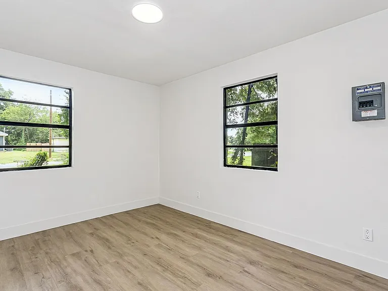 206 Edison Dr — Photo 11