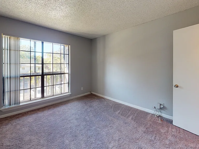 The Avenue Apartments — Photo 40