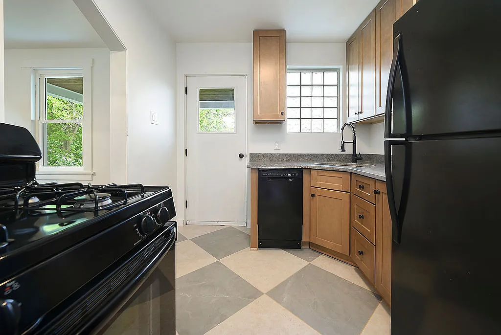 2 bed, 1000 sqft, $1,400 — Photo 3