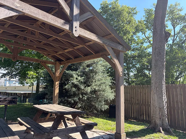 Bellmore — Photo 9