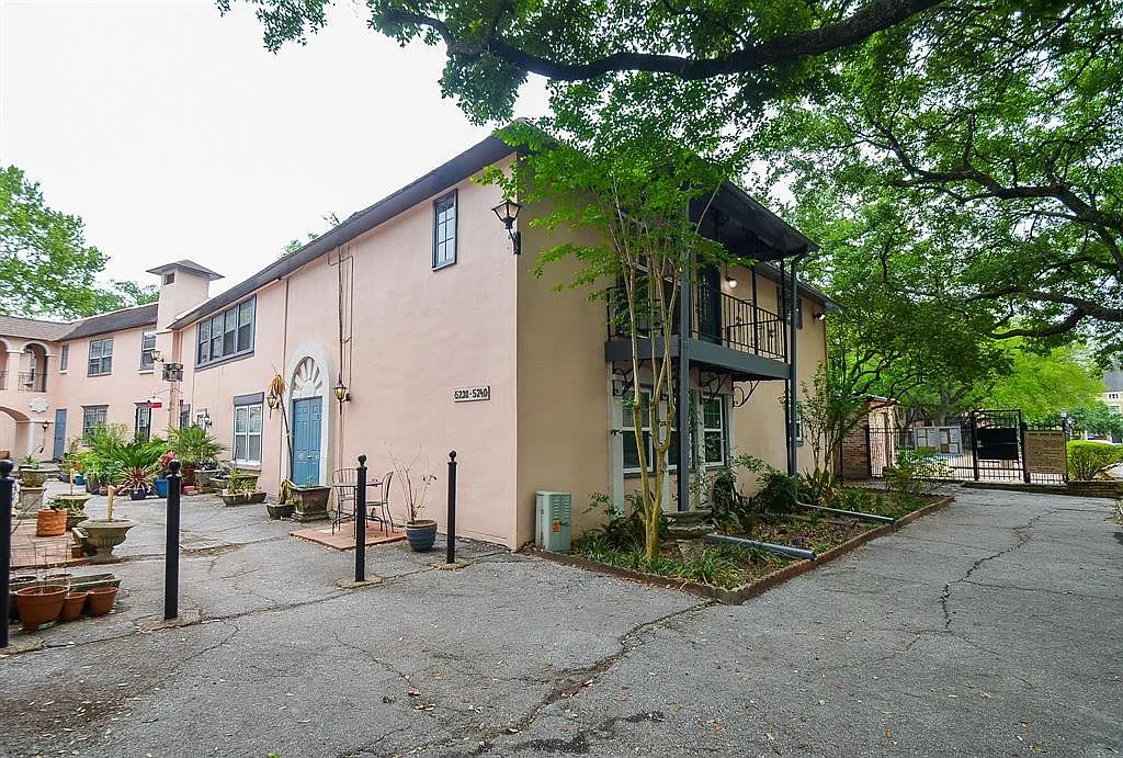 1 bed, 1.0 bath, 744 sqft, $1,150 — Photo 2