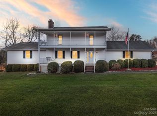 5 Meadowknoll Dr, Candler, NC 28715