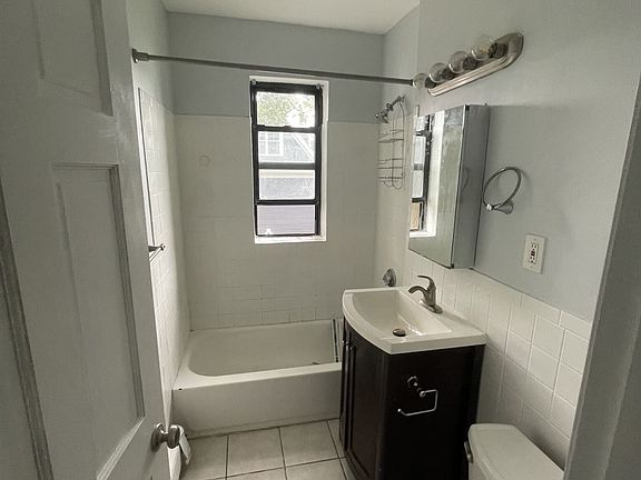 landlord_unit_photo_70910859_4