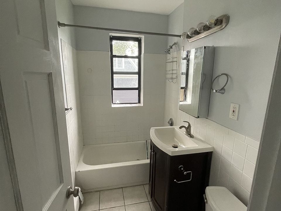 landlord_unit_photo_70910859_4