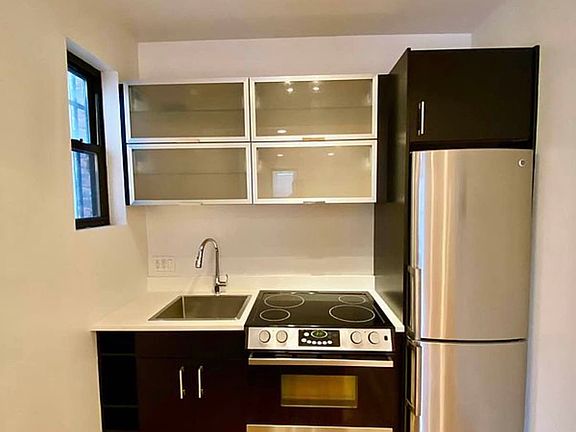 3rd image of 1683 1st Ave APT 4NW