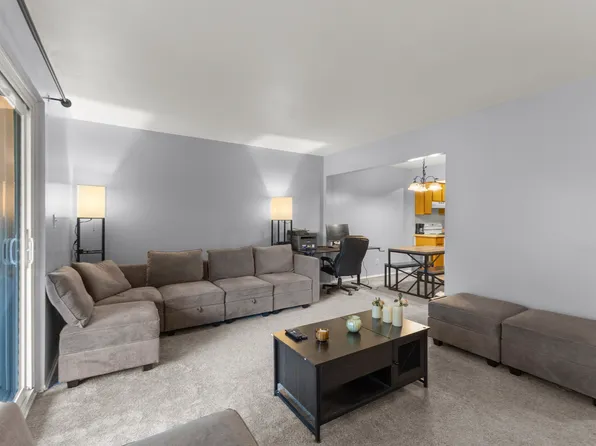 42560 Plymouth Hollow Dr, Plymouth, MI 48170