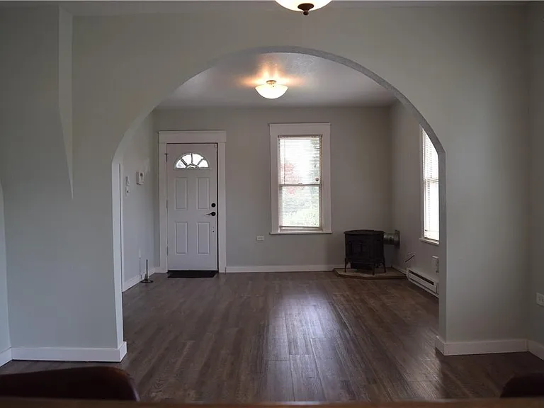 8204 Beverly Blvd — Photo 2