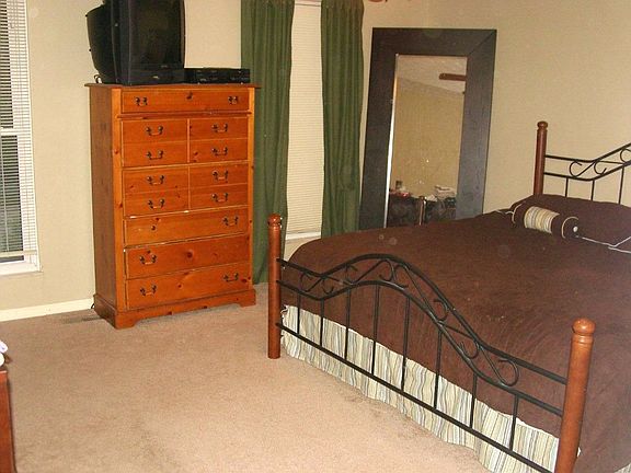 5th image of 965 Hilton Dr