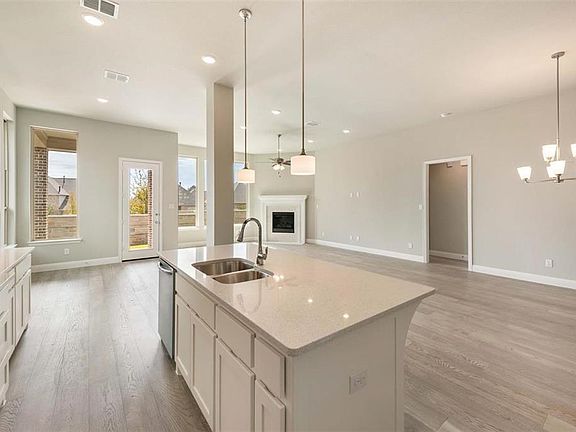 4th image of 308 Village Creek Dr