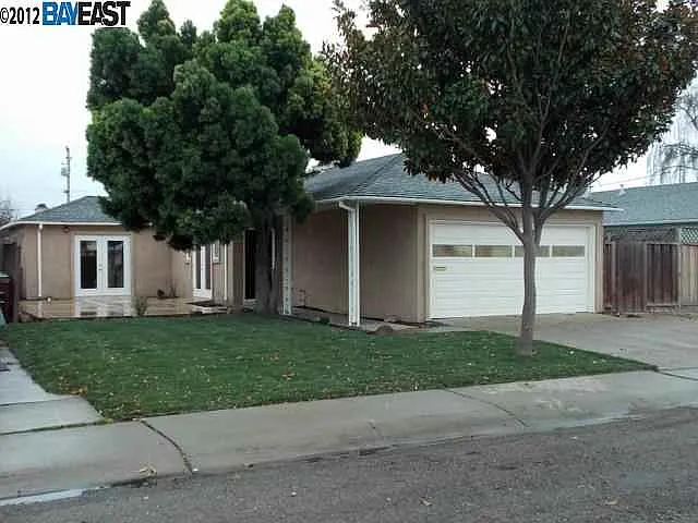 1242 Victor Ave photo 1