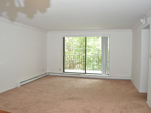 3rd image of 800 E Henry Clay St APT 205