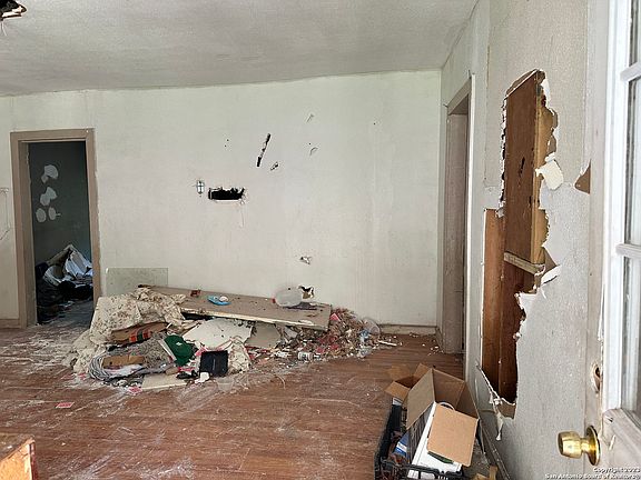4th image of 1140 BRUNSWICK BLVD
