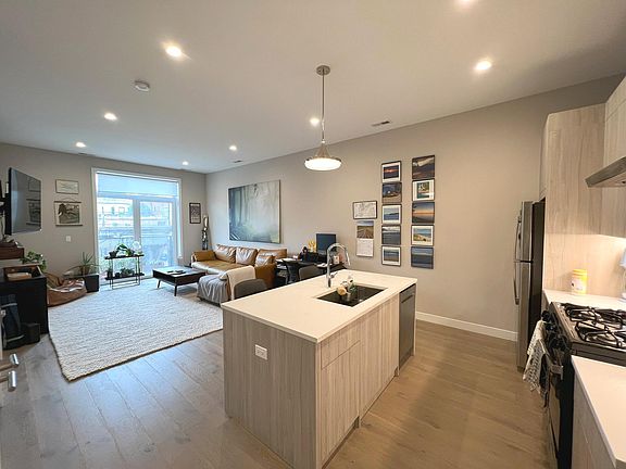 3rd image of 3757 N Sheffield Ave #21-J