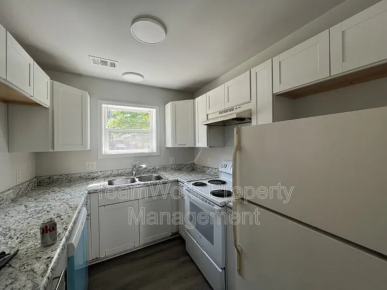 342B Dorchester Manor Rd #B — Photo 3