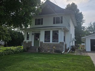 102 S State St, Henderson, IL 61439