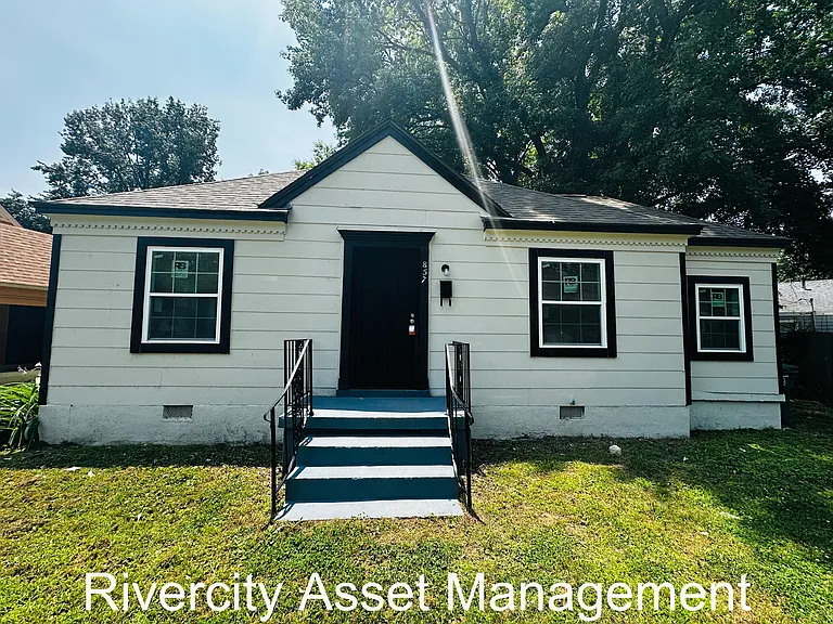 857 Bowen Cir — Photo 1