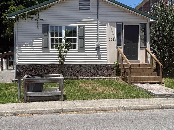 2nd image of 105 Virginia Ave NE