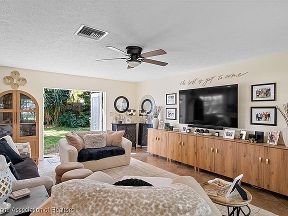 4th image of 180 Huntley Oaks Blvd