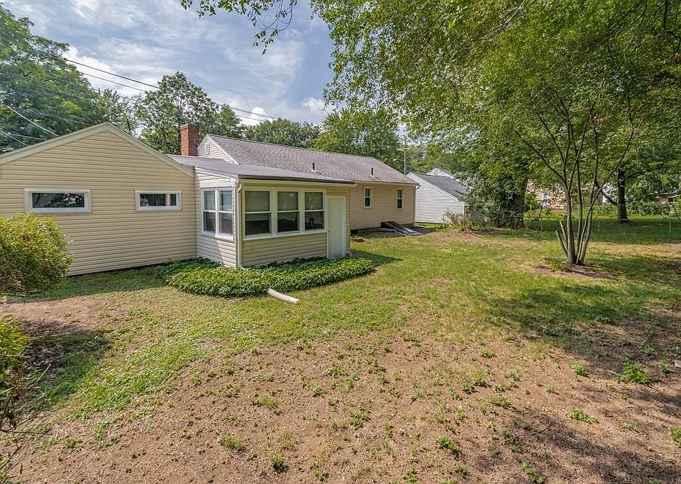 2nd image of 24 Breckwood Cir