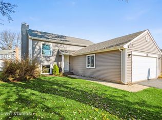 2885 Evergreen Ln, Aurora, IL 60502