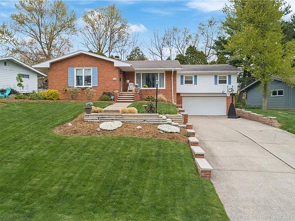 2nd image of 1929 Oakridge Dr
