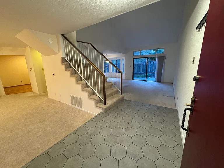 1673 Sugarloaf Dr — Photo 2