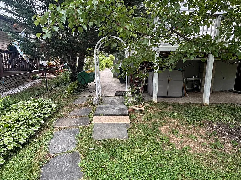 311 Harlem Ln — Photo 44
