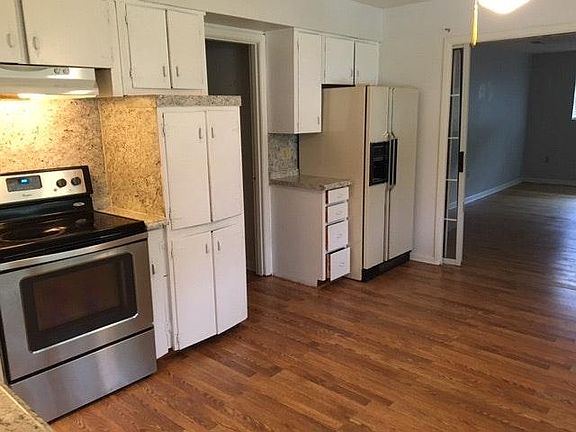 3rd image of 141 Ferry Ave N