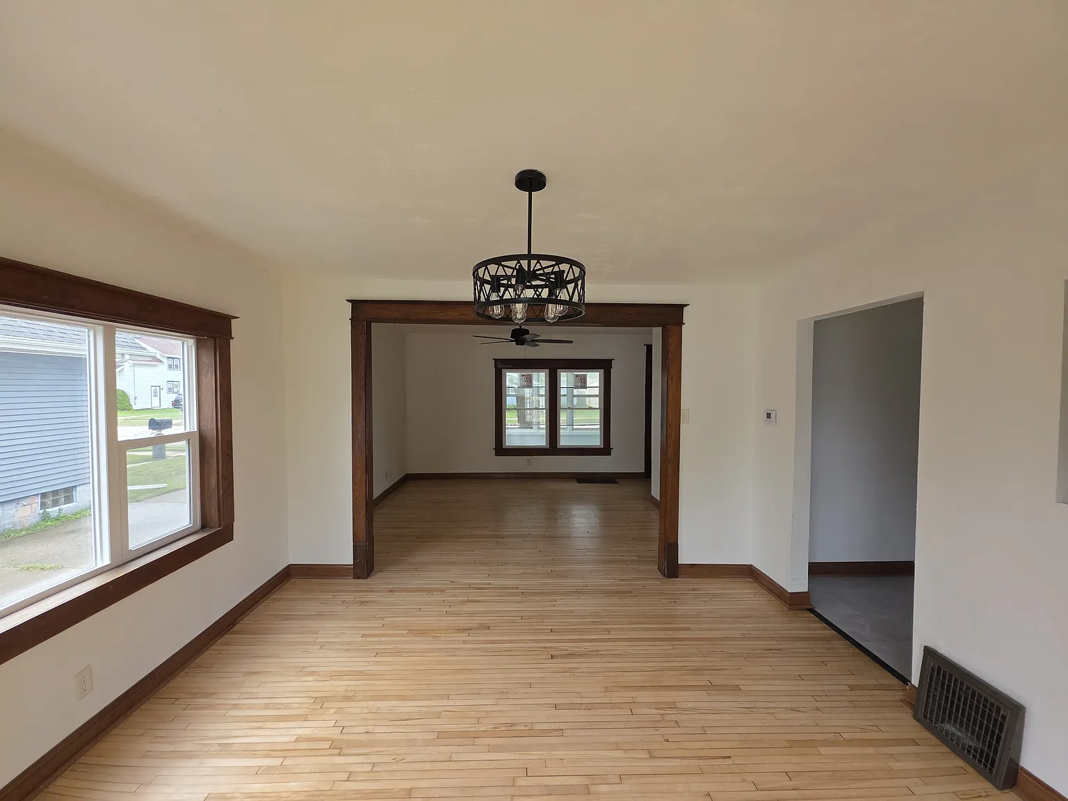 3 bed, 1008 sqft, $1,995 — Photo 4