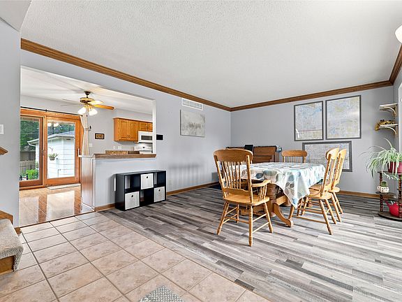 4th image of 805 SE Trilein Dr