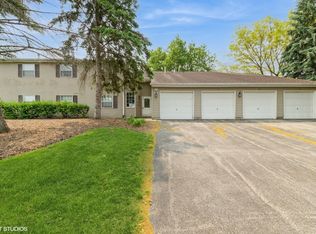 527 E Shagbark Ln #H, Streamwood, IL 60107