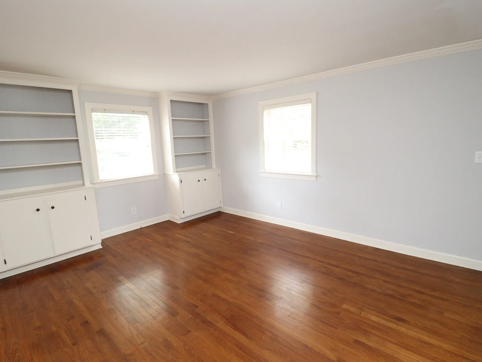 Charming Condo in Village District Available Immediately — Photo 3