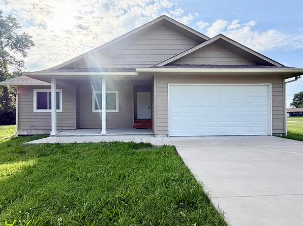1201 S 29th St, Parsons, KS 67357